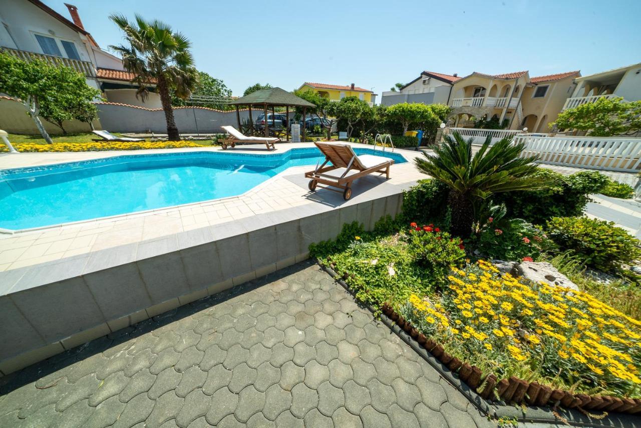 Villa Lulic Vir Ngoại thất bức ảnh