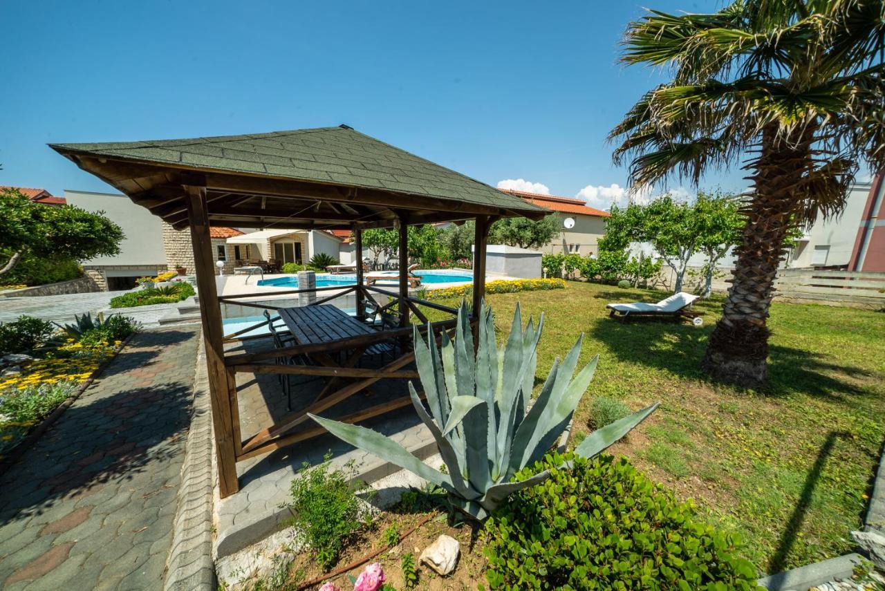 Villa Lulic Vir Ngoại thất bức ảnh