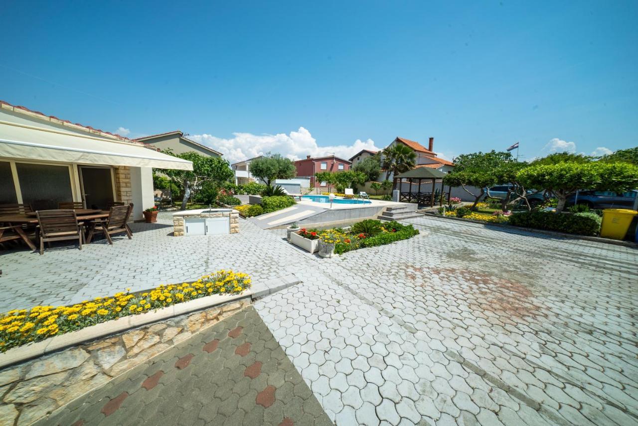 Villa Lulic Vir Ngoại thất bức ảnh