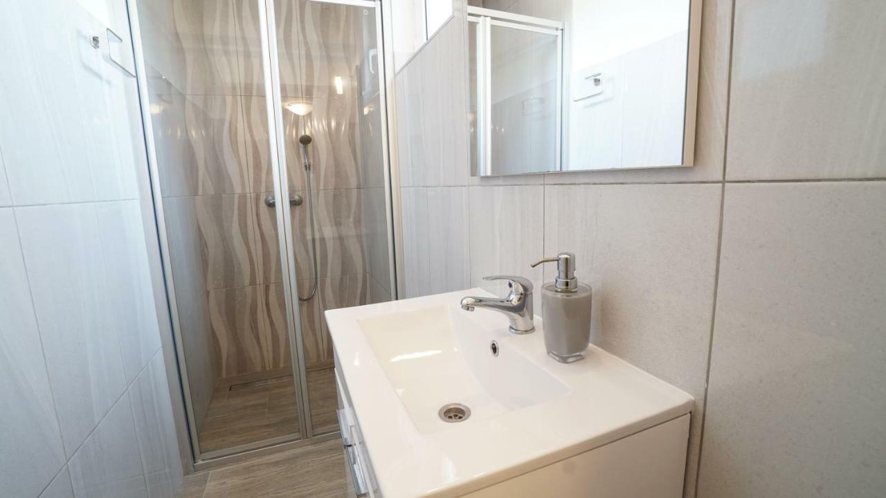 Villa Lulic Vir Ngoại thất bức ảnh