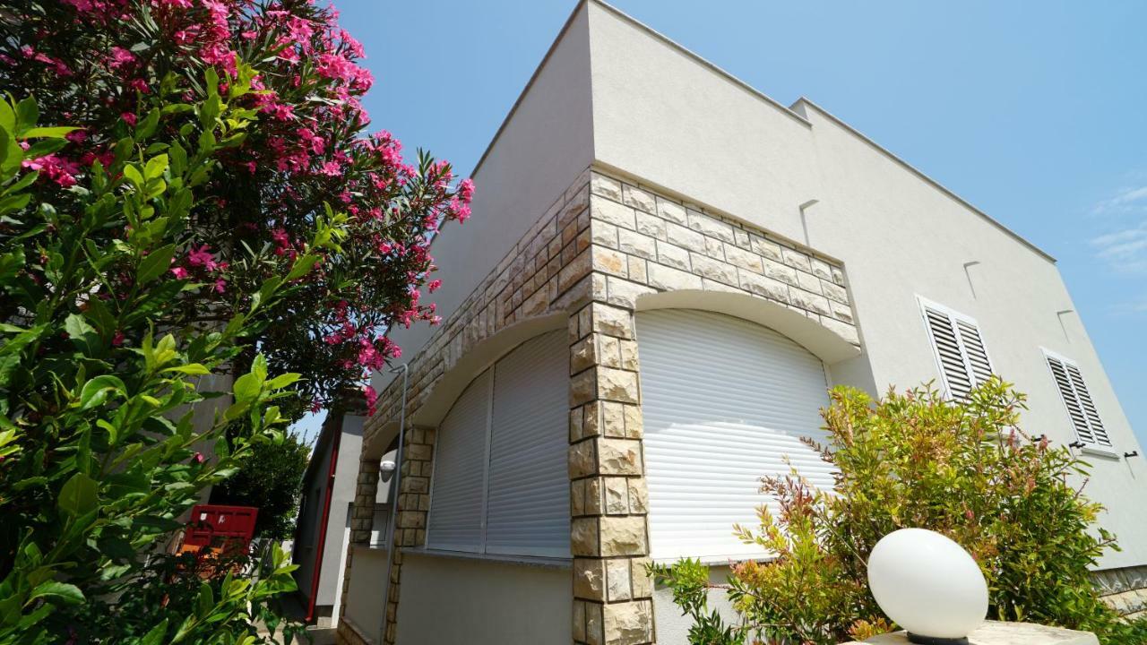 Villa Lulic Vir Ngoại thất bức ảnh